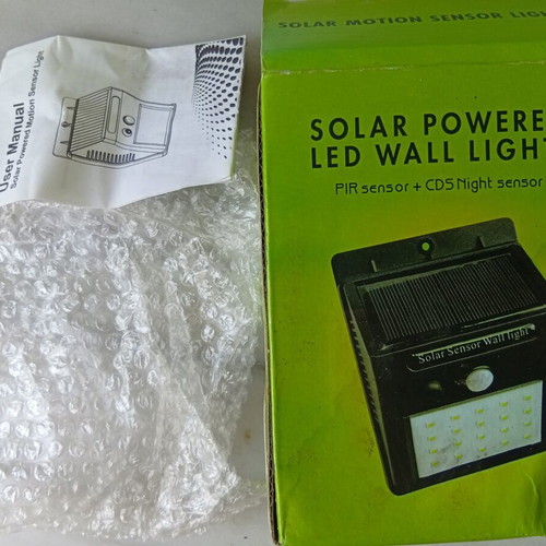 Solar sensor wall light 48 lumens