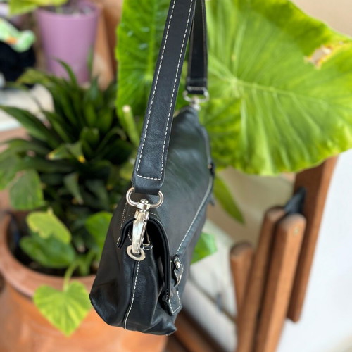 Black leather shoulder bag epsilon like new