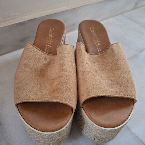 Celebrity beige platform mule sandals size 40 like new