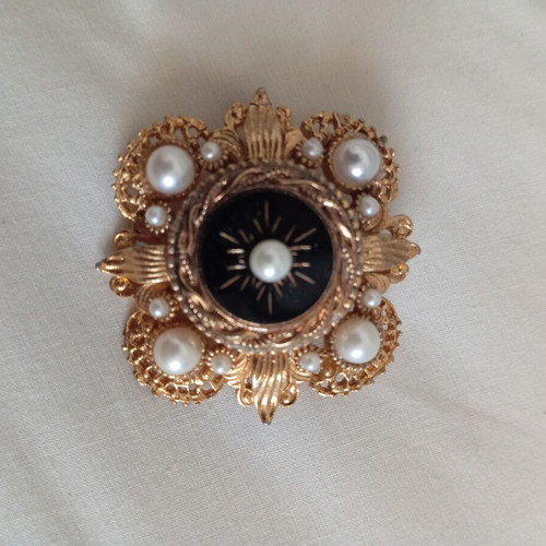 Sphinx A1288 vintage brooch like new