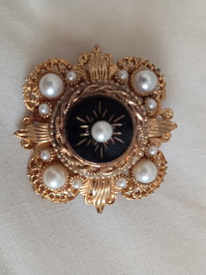 Sphinx A1288 vintage brooch like new