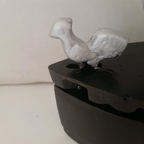 Coal iron 'kokoraki' like new with embossed dolphin decorations