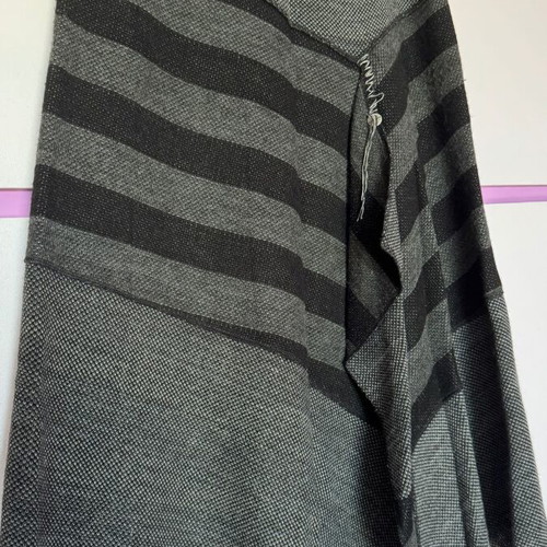Attrativo asymmetrical skirt below the knee like new, size 38, black and gray