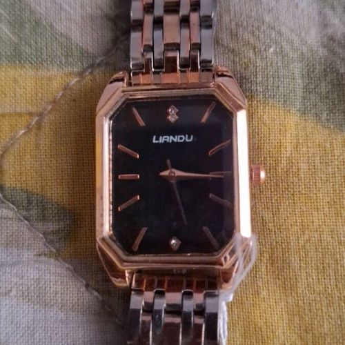 Wristwatch new with rose gold and silver bracelet