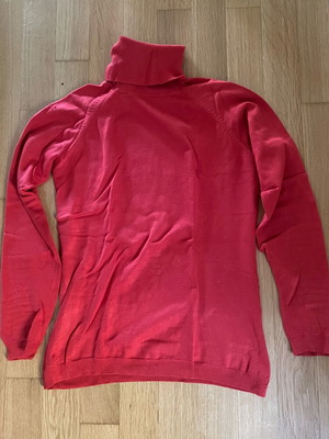 Sfera knitted turtleneck sweater red like new, size S