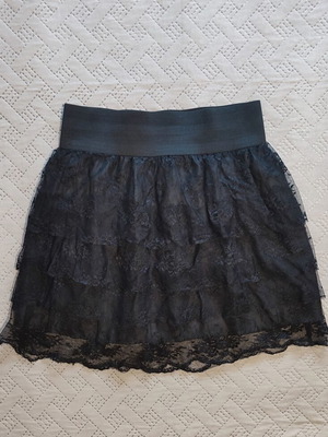 Mini lace skirt black, like new, size L