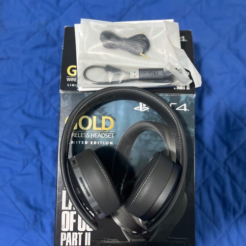 The Last of Us 2 Gold Wireless Headset limited edition like new for PS4