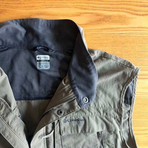 Columbia sleeveless jacket khaki XXL like new