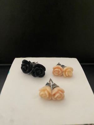 Rose earrings like new, pack of 3 pairs, metal and plastic