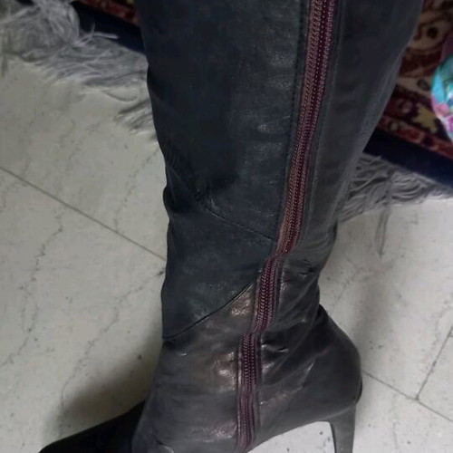 Vintage leather boots with burgundy zipper, like new, size 36