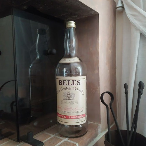 Large glass decorative Bell's whisky bottle 4.5lt like new