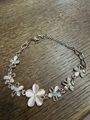 Rose gold bracelet with flowers and zirconia used