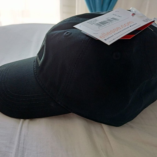 Καπέλο τζόκεϊ Ellesse καινούργιο, μαύρο και γκρι, one size
