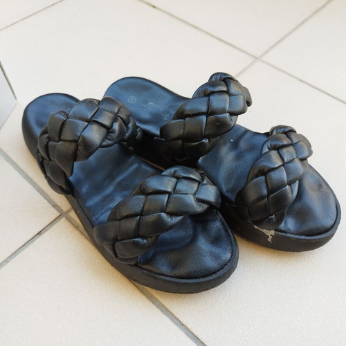 Jomix women's Italian anatomical slippers size 39 like new, black