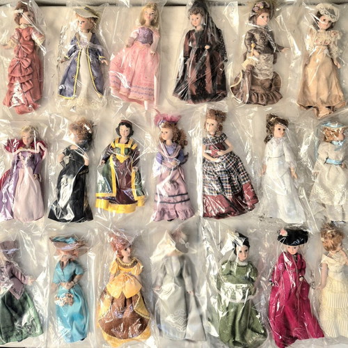 Porcelain dolls new, set of 20