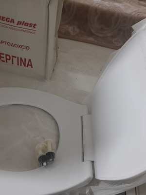 Καπάκι λεκάνης πλαστικό καινούργιο, πολλά τεμάχια διαθέσιμα
