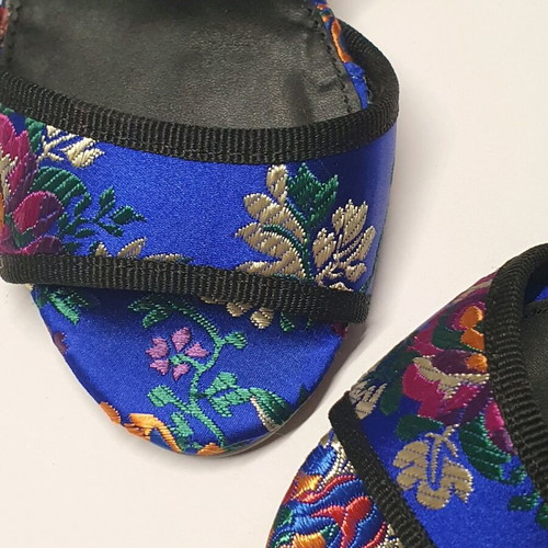 Embroidered heels new, unworn, size 36, blue
