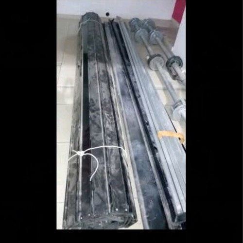 Roller shutters like new with electric motor and remote control