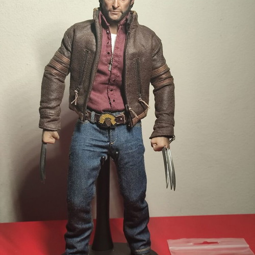 Hot Toys MMS103 X-Men Origins Wolverine Figure like new, 1/6 scale