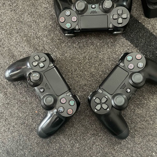 Sony DualShock 4 controllers like new, set of 3
