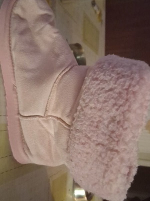 Pink furry boot like new, size 40