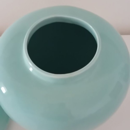 Vintage turquoise ceramic ginger jar with lid, like new