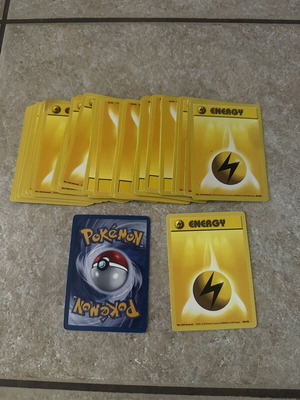 Κάρτες pokemon Energy συλλεκτικές 1999, σαν καινούργιο, πακέτο 47 κίτρινες