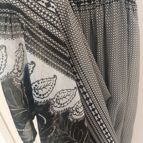 Maxi dress like new, one size fits L to 3XL, black and white
