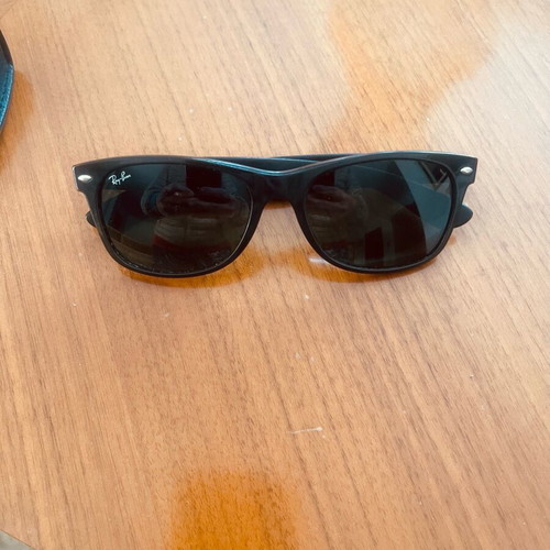 Ray Ban sunglasses black like new unisex with case