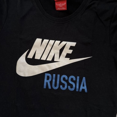 Nike women's Small black t-shirt new