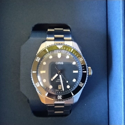 Oris Divers Date 39mm watch, blue dial, ceramic bezel