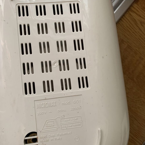 Stirella Professional Steam Iron like new, with water base and measuring cup