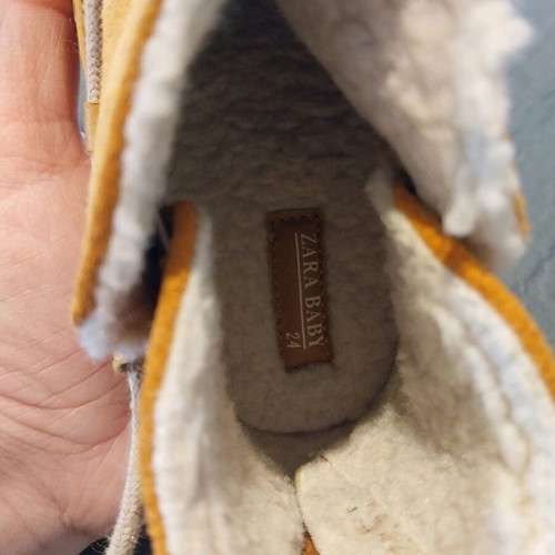 Zara suede boots new, size 24 with fur lining