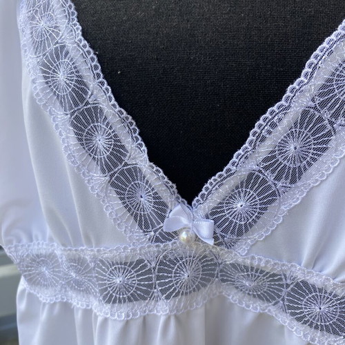 Triumph white sleepwear like new, size XL