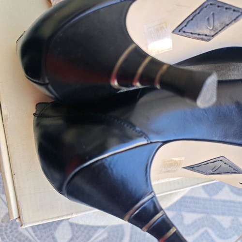 Diesel pumps size 39, black, 6cm heel
