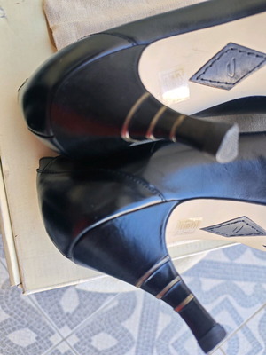 Diesel pumps size 39, black, 6cm heel