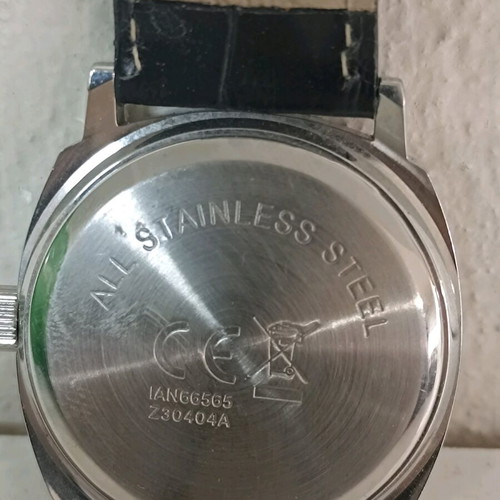 Auriol watch like new with leather straps