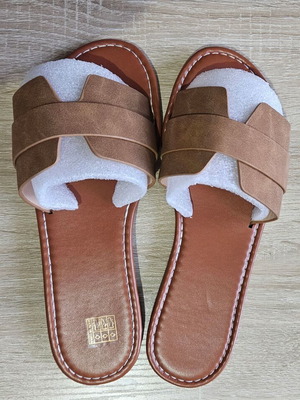Brown sandals new, size 38, beige accents