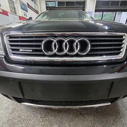 Audi emblem like new, genuine without grille