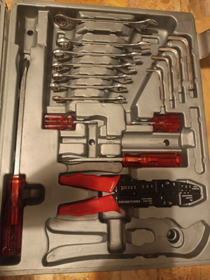 Hand tool set used in plastic case - toolbox