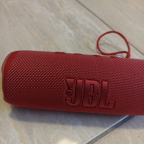 JBL Flip 6 portable Bluetooth speaker, red