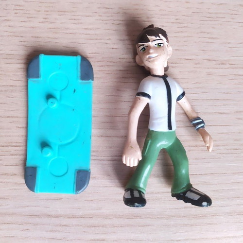 Ben 10 Ben Tennyson figure with board 9 cm used