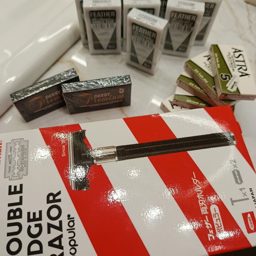 Feather ξυριστική μηχανή διπλής κόψης σαν καινούργια με επώνυμα ξυραφάκια