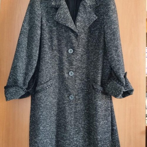 Black coat with gray details like new, size XL