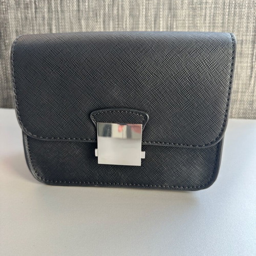 Bag crossbody black like new without strap