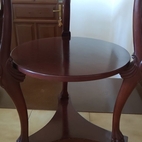Round wooden table used, height 71 cm, width 47.5 cm, with vase gift