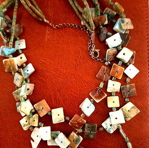 Εξαιρετικό necklace  με απίστευτες αποχρώσεις
