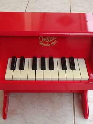 Villac wooden toy piano like new with 18 keys