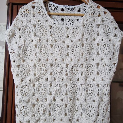 MAT Fashion crochet knit blouse one size like new, beige
