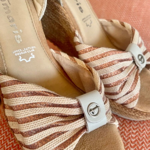 Tamaris platform sandals like new, size 38 with strap and fabric